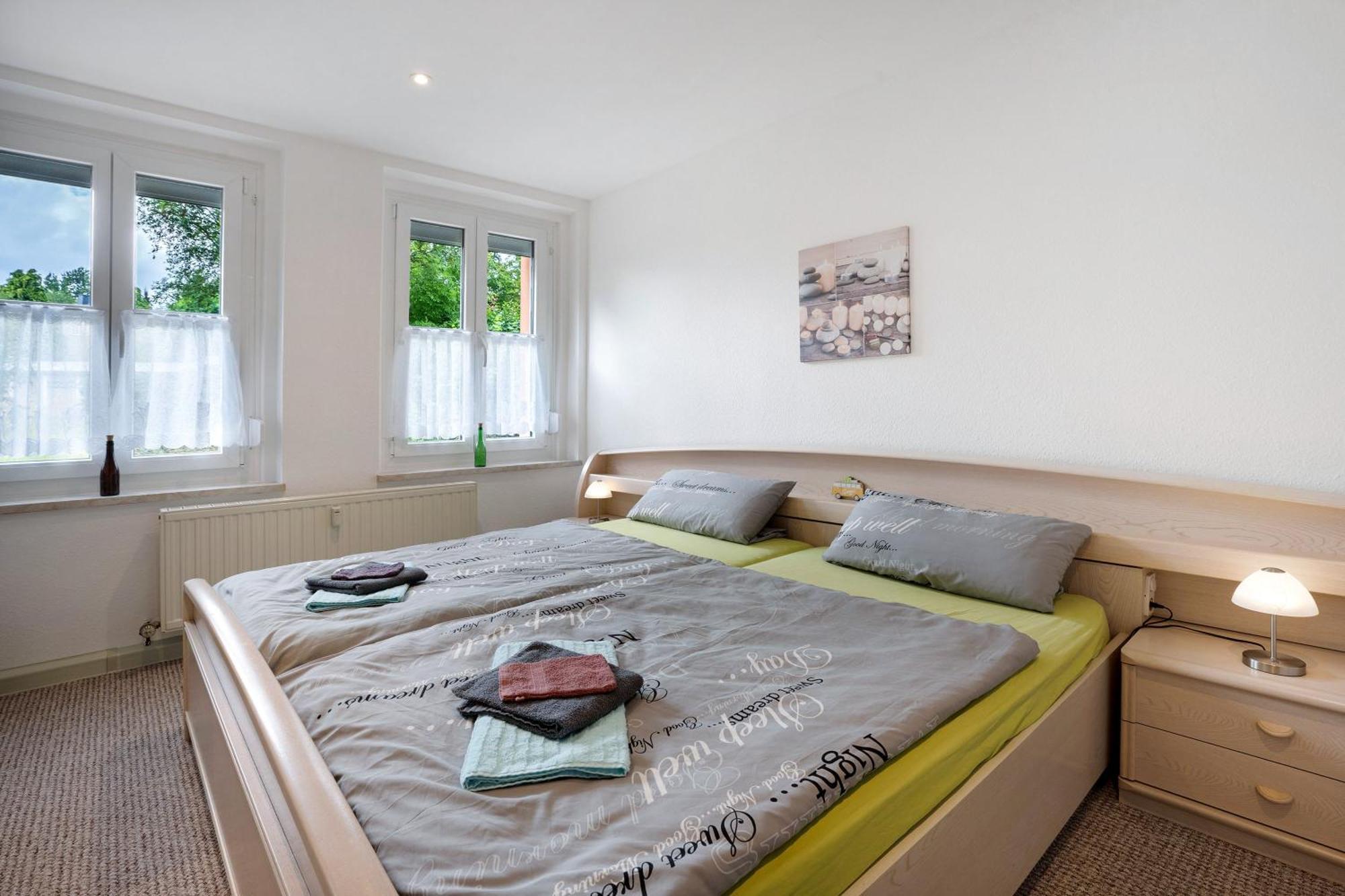 Gaestewohnung Am Schwanenteich มิทท์ไวดา ภายนอก รูปภาพ